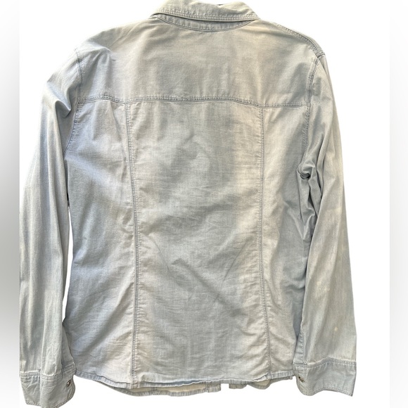 GUESS SZ XL LIGHT WEIGHT PURPOSELY DISTRESSED JEAN BUTTON DOWN SHIRT EUC - Picture 7 of 10